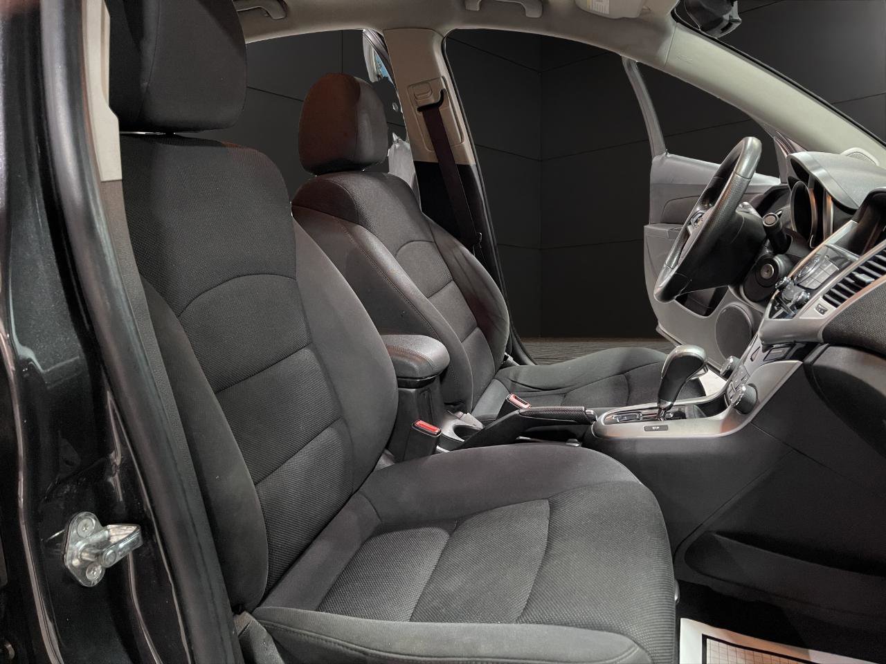 Used 2016 Chevrolet Cruze LT image 17