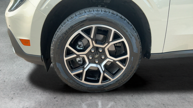 Used 2025 Ford Maverick Lariat AWD/4WD image 26
