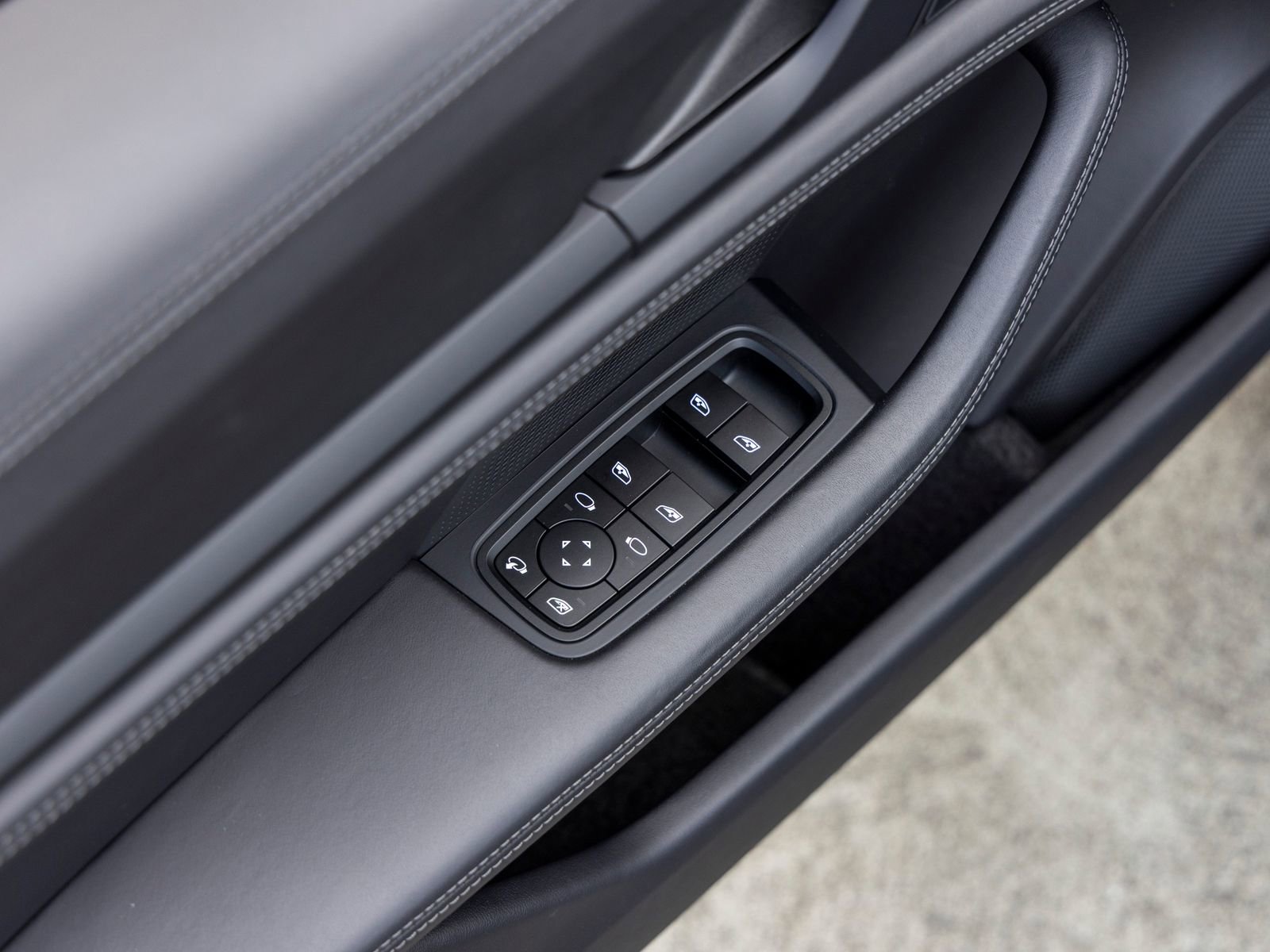 Certified 2024 Porsche Taycan GTS image 27