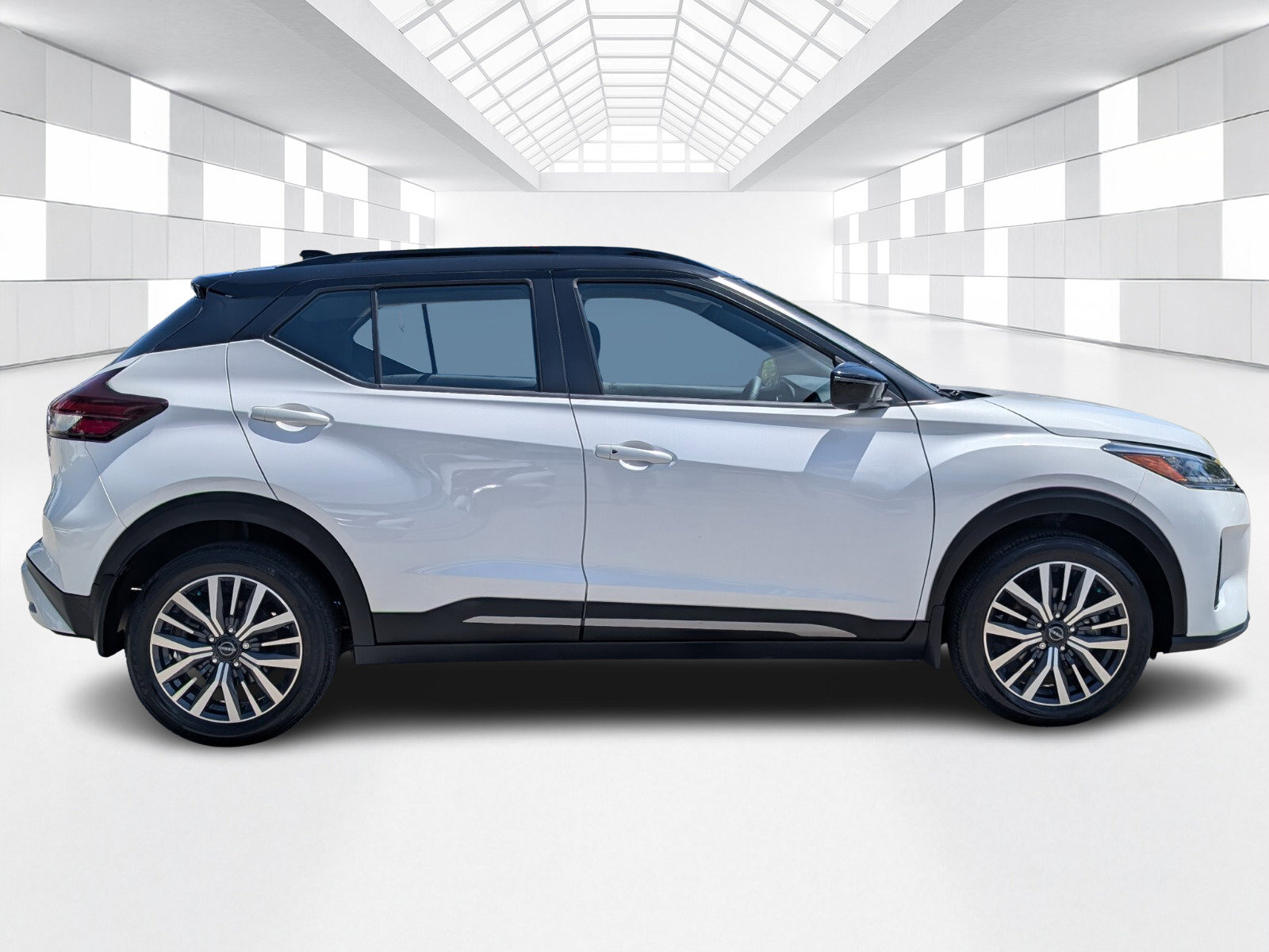 Certified 2023 Nissan Kicks SR FWD image 8