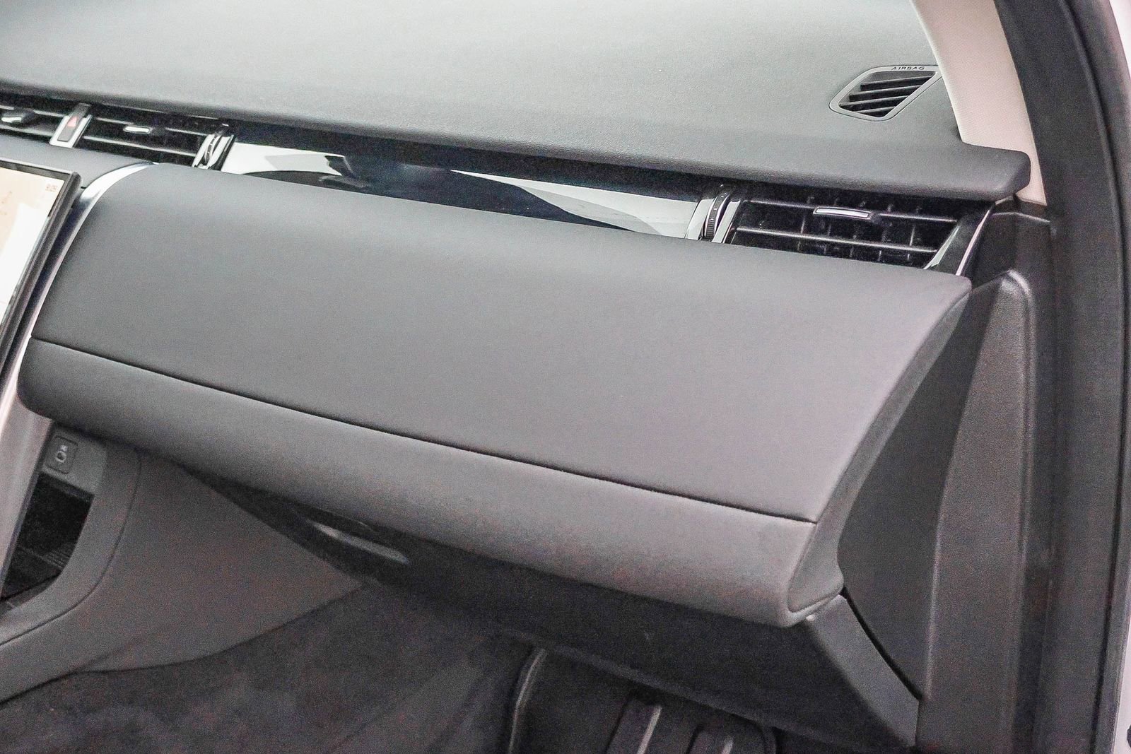 Used 2025 Land Rover Discovery Sport S image 18