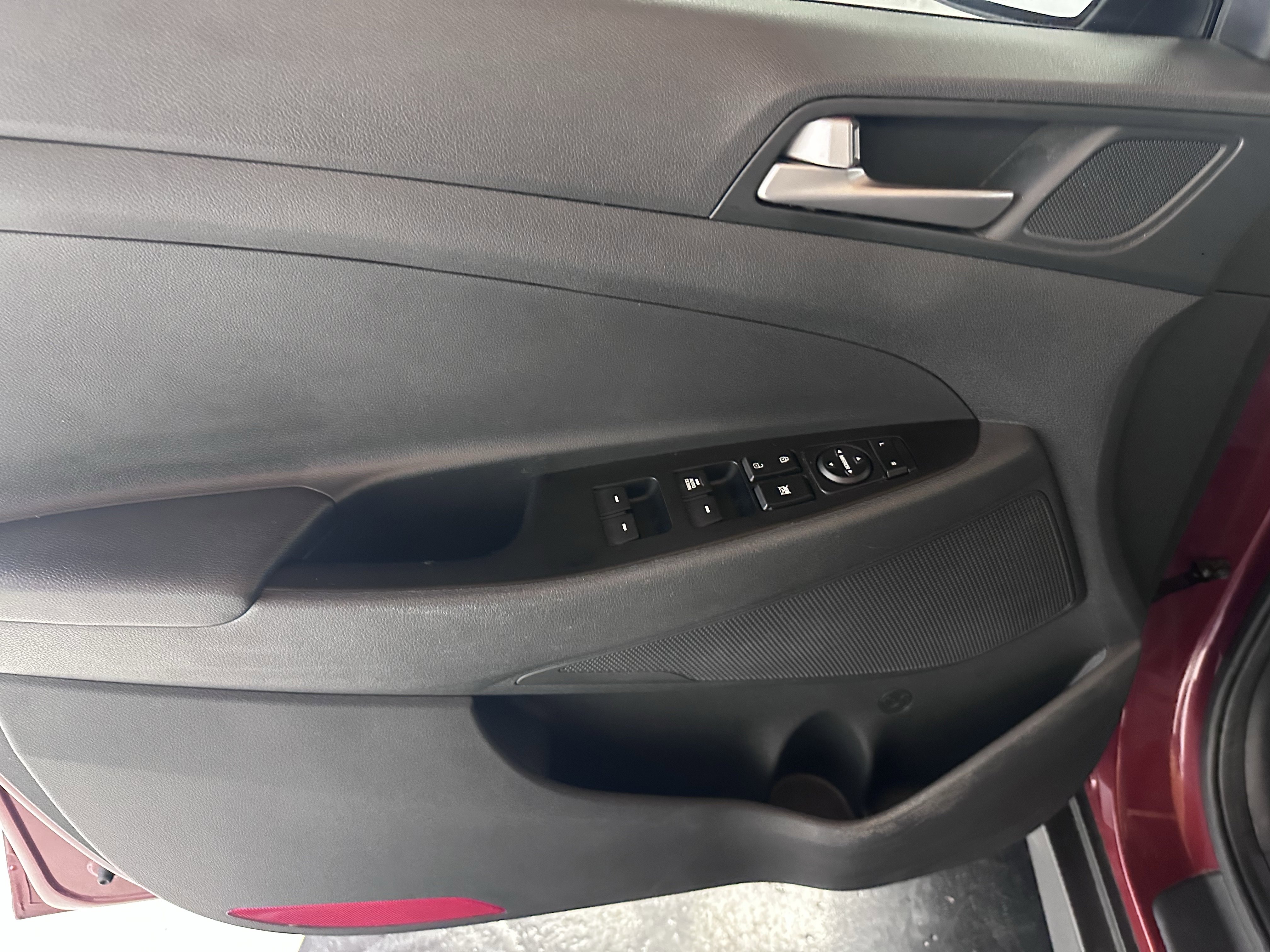 Used 2018 Hyundai Tucson SE image 36