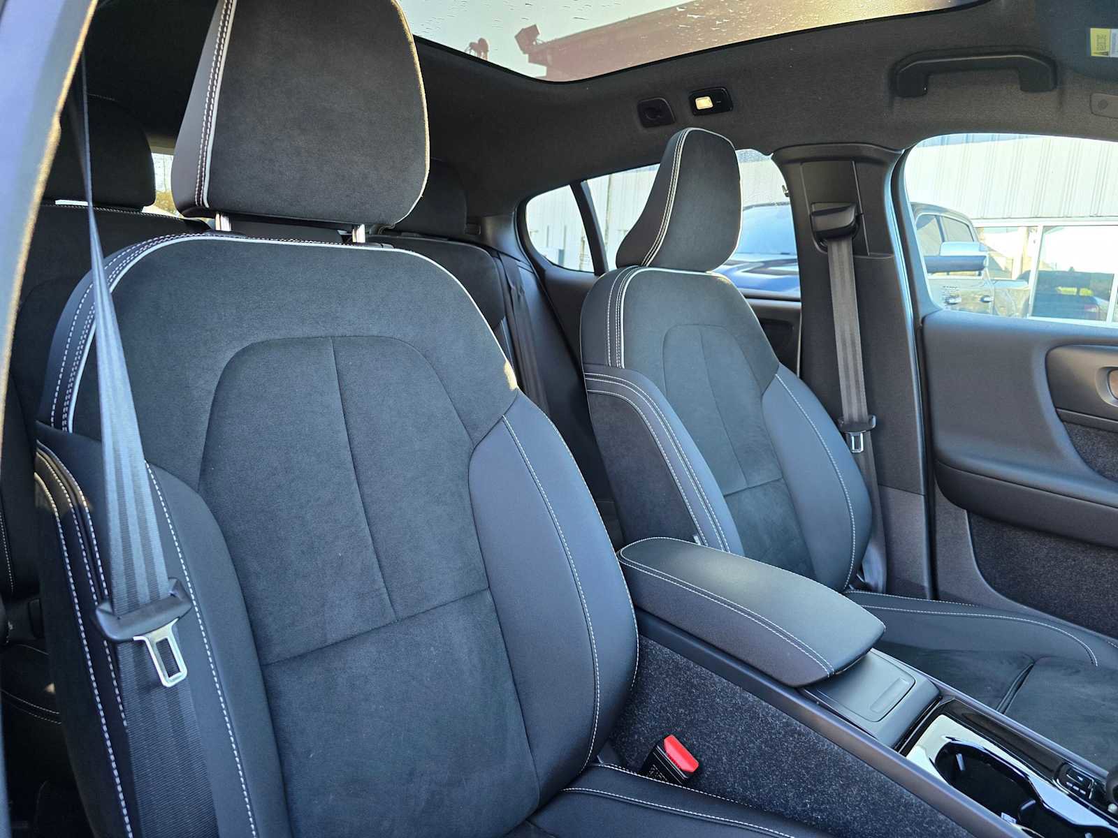 Used 2023 Volvo C40 P8 Recharge Ultimate w/ Protection Package Premier image 11