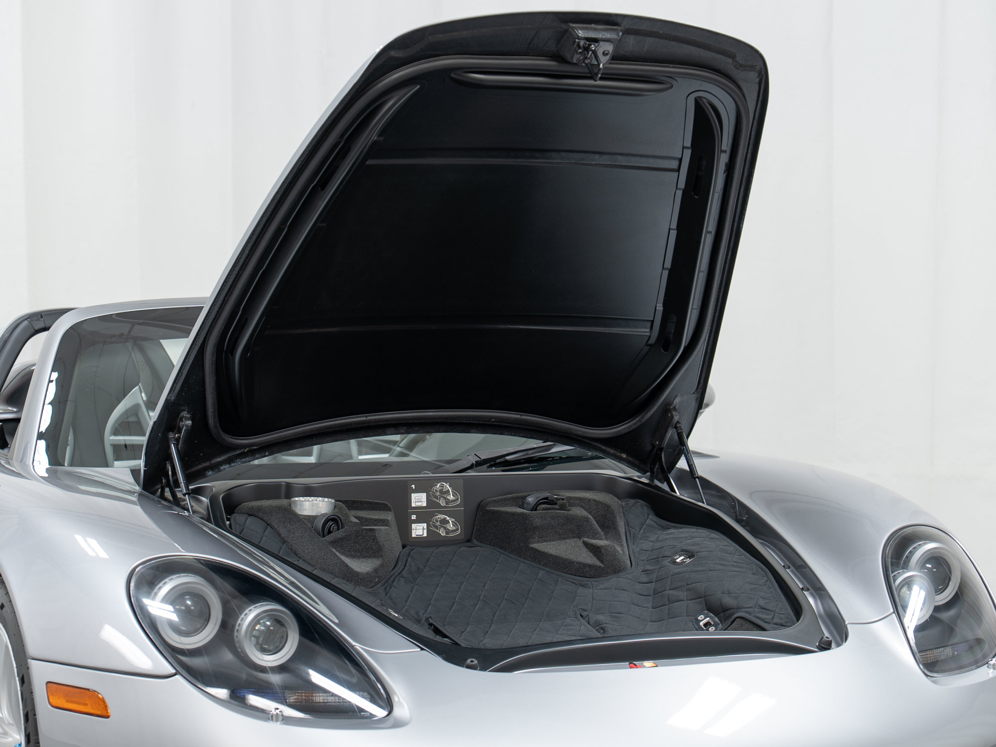 Used 2005 Porsche Carrera GT RWD image 11