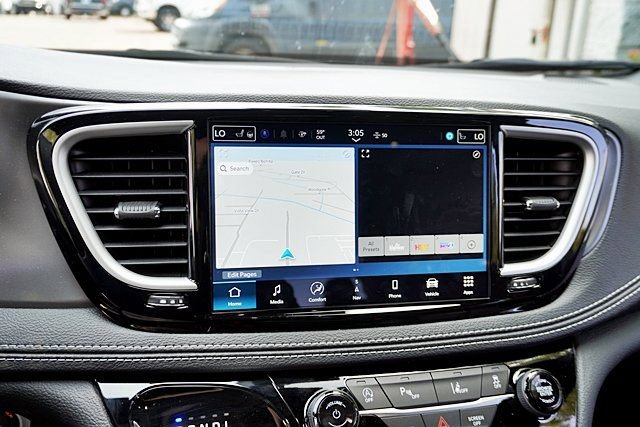 New 2026 Chrysler Pacifica Select AWD/4WD image 30