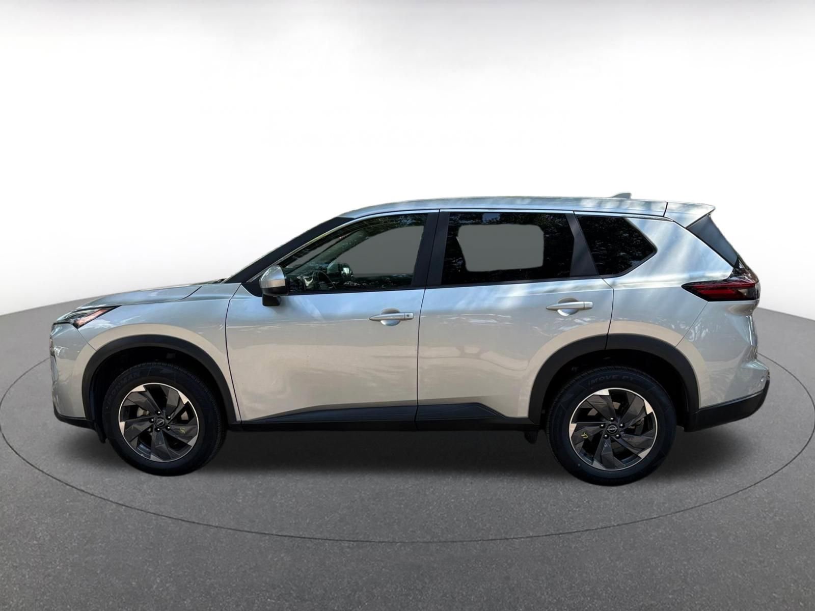 Used 2025 Nissan Rogue SV FWD image 4