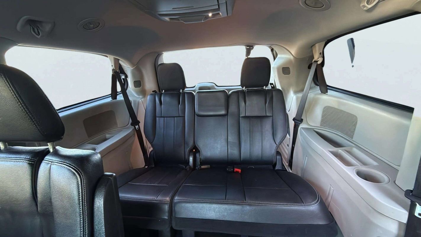 Used 2016 Chrysler Town & Country Touring image 15