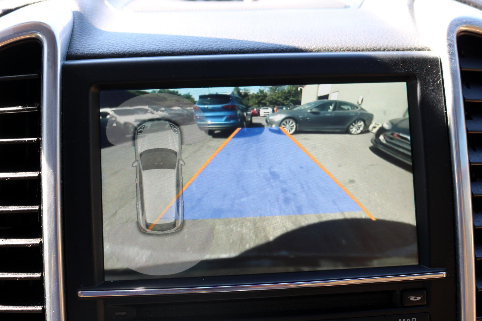 Used 2015 Porsche Cayenne S w/ Premium Package image 23