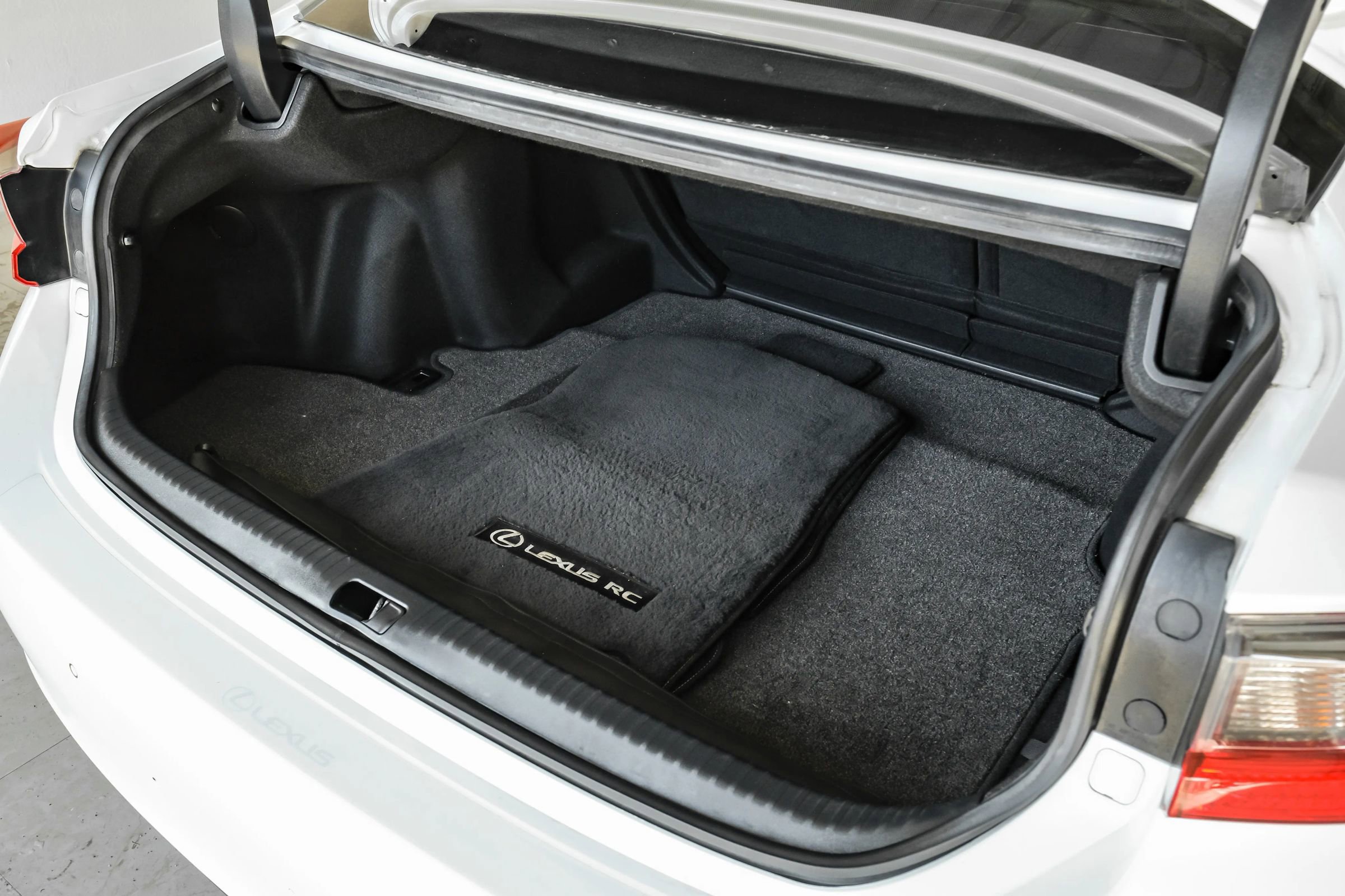 Used 2016 Lexus RC 350 w/ Luxury Package RWD image 42