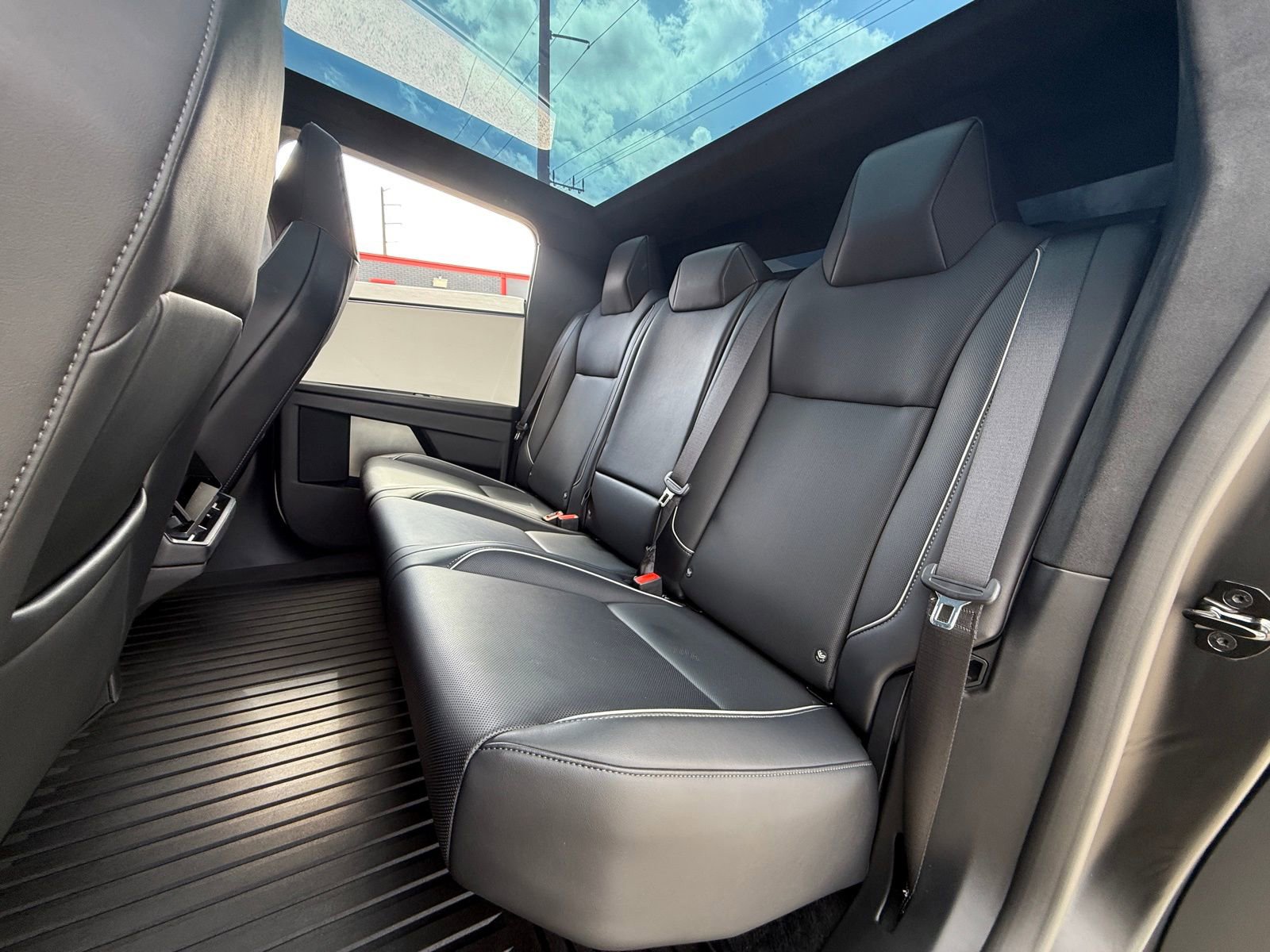 Used 2024 Tesla Cybertruck AWD Crew Cab image 18