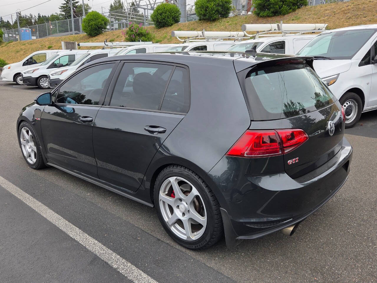 Used 2016 Volkswagen GTI SE w/ Lighting Package (SEL) FWD image 5