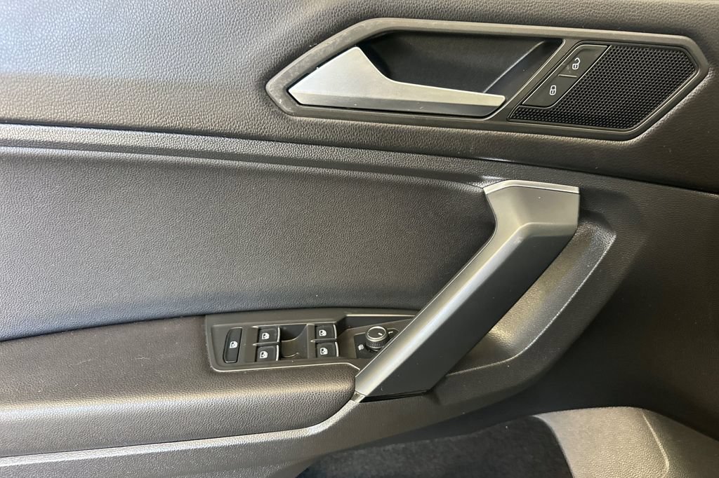 Used 2019 Volkswagen Tiguan SE AWD/4WD image 11