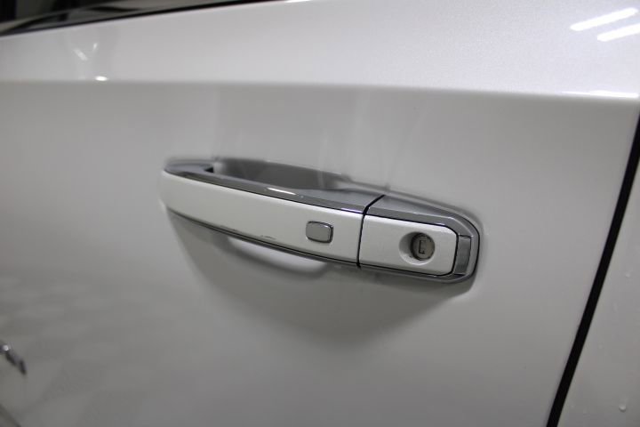 Used 2023 Chevrolet Suburban High Country image 18