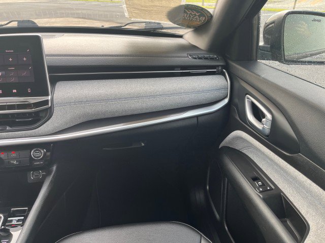 Used 2024 Jeep Compass Latitude image 14