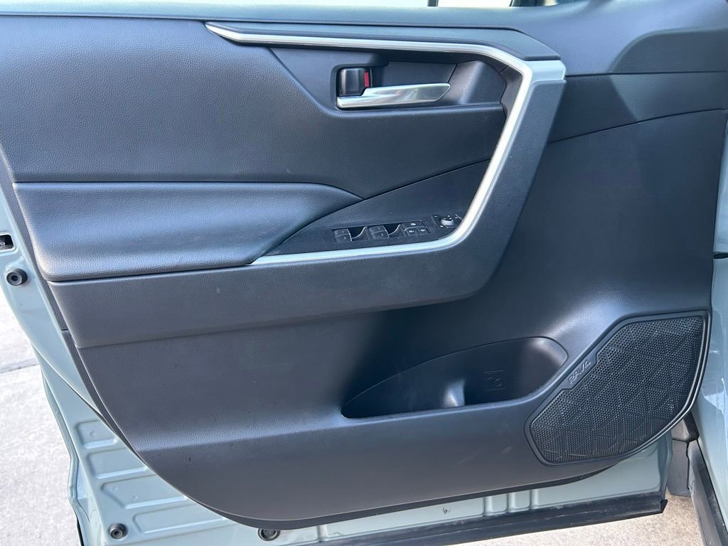 Used 2022 Toyota RAV4 XLE AWD/4WD image 12