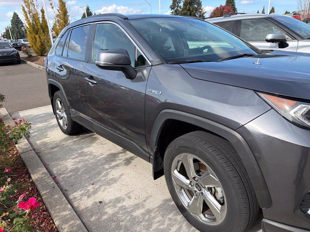 Used 2021 Toyota RAV4 XLE Premium AWD/4WD image 3