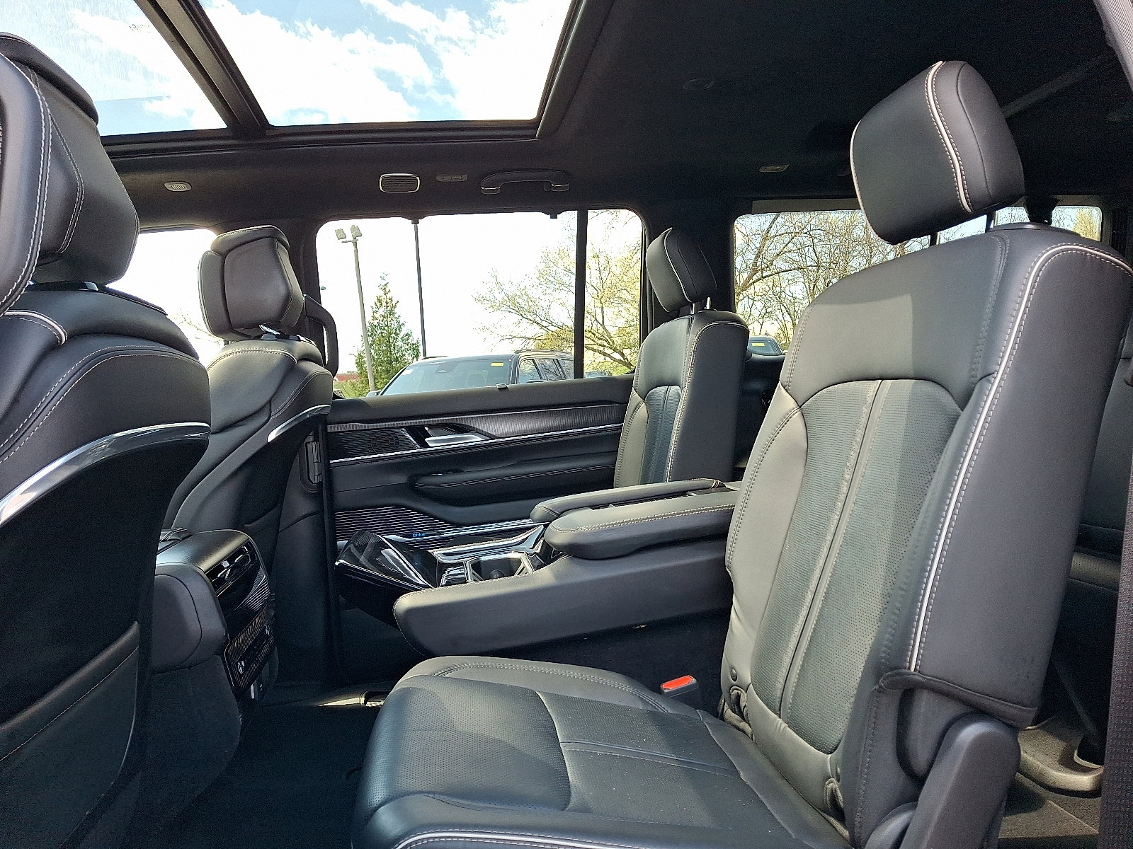 Certified 2025 Jeep Grand Wagoneer L Series II Obsidian w/ Quick Order Packagew 28T image 10