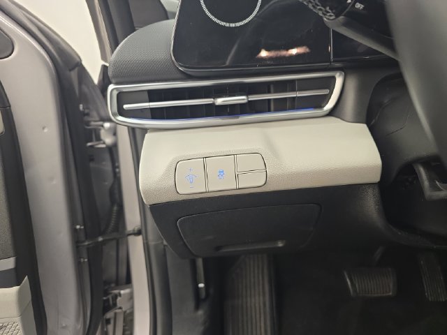 Used 2025 Hyundai Elantra Limited FWD image 32