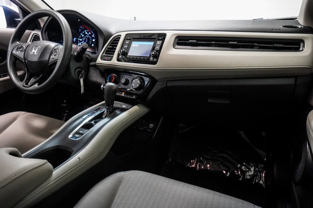 Used 2017 Honda HR-V LX image 9