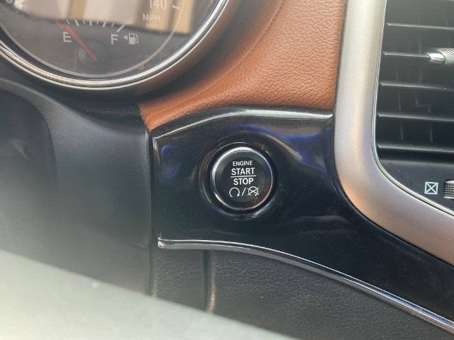 Used 2013 Jeep Grand Cherokee Overland Summit AWD/4WD image 27