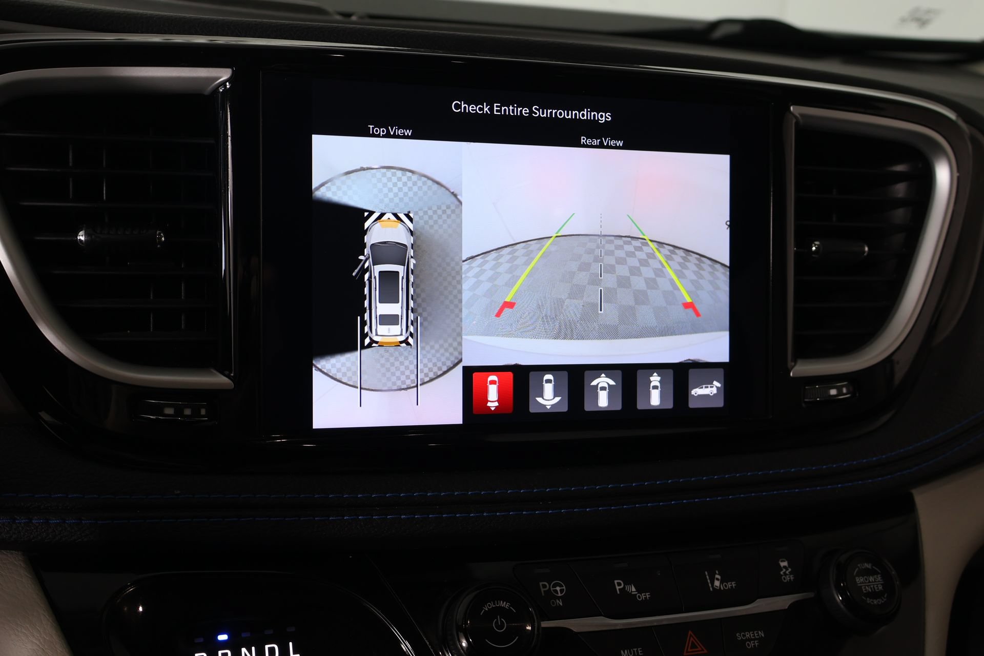 Used 2021 Chrysler Pacifica Touring-L FWD image 6