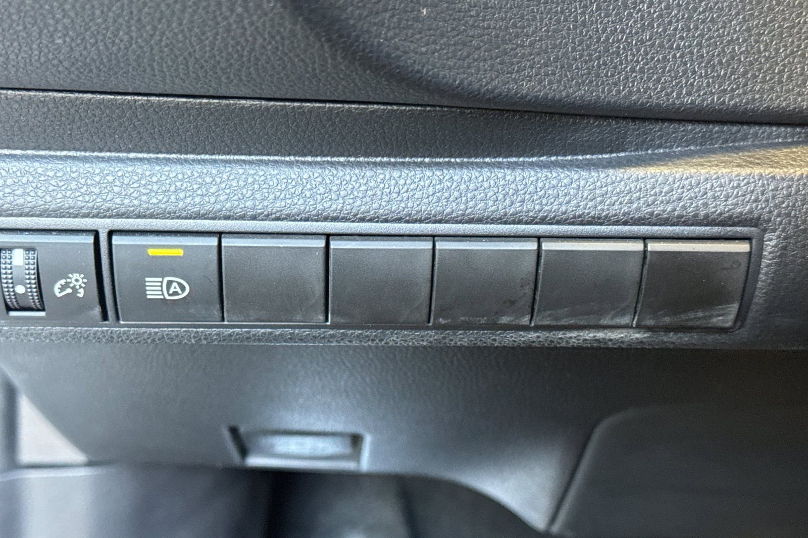 Used 2023 Toyota Corolla SE FWD image 33