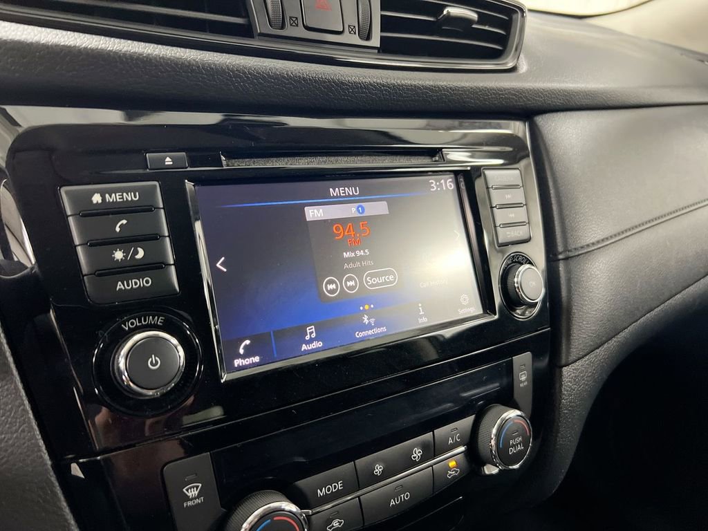 Used 2020 Nissan Rogue SV image 14