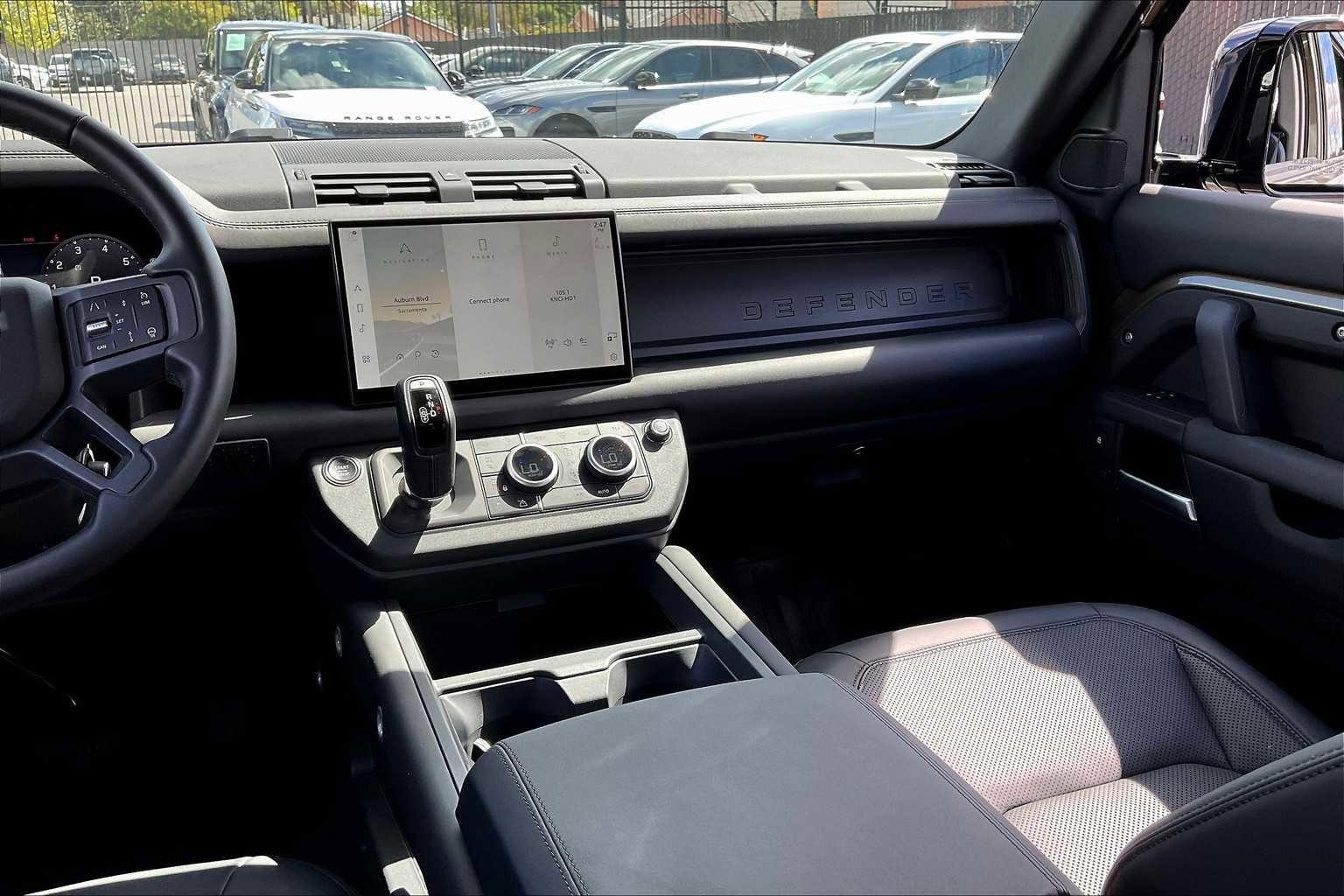 Used 2025 Land Rover Defender 110 X-Dynamic SE image 9