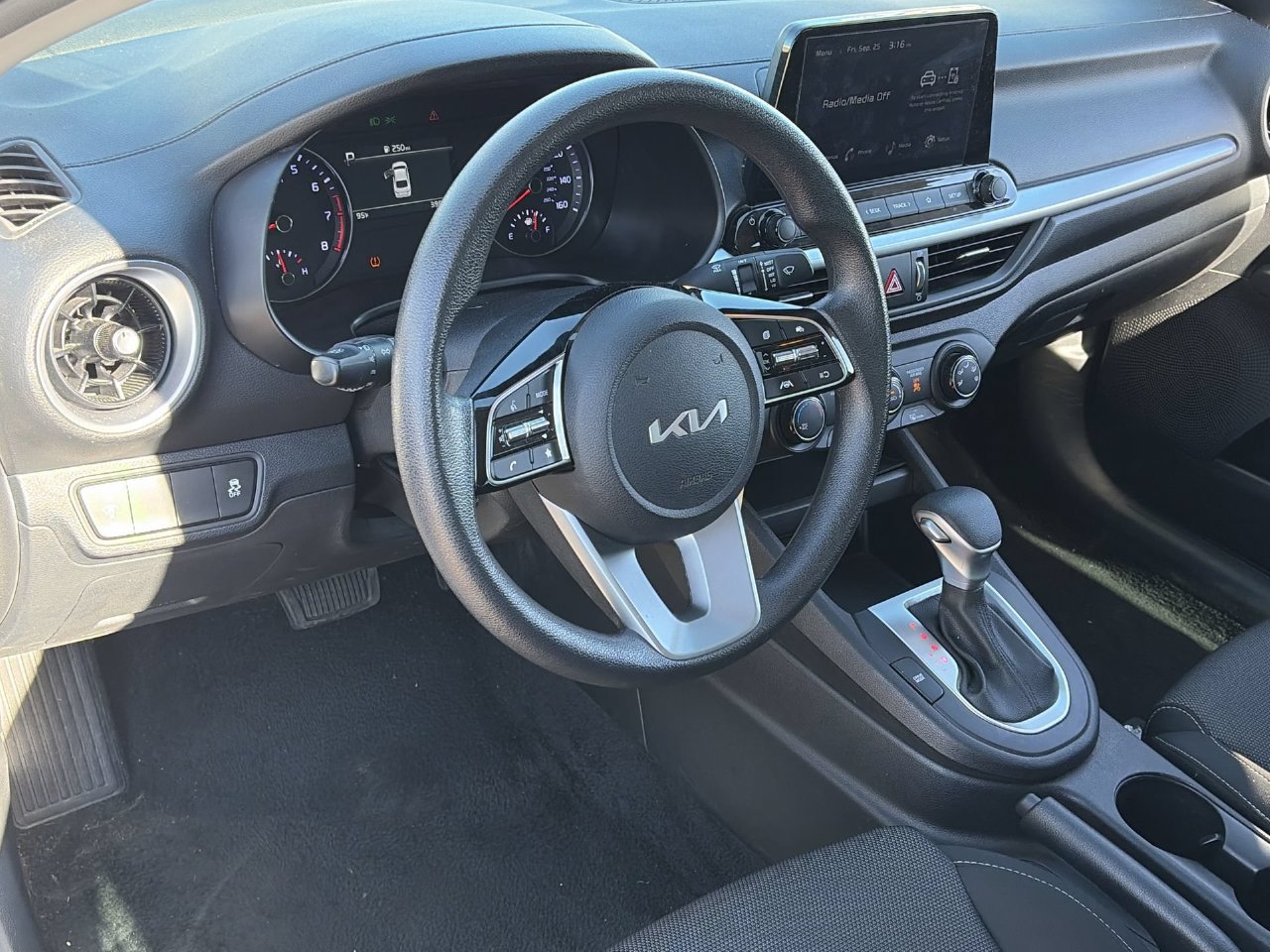 Certified 2024 Kia Forte LXS FWD image 17