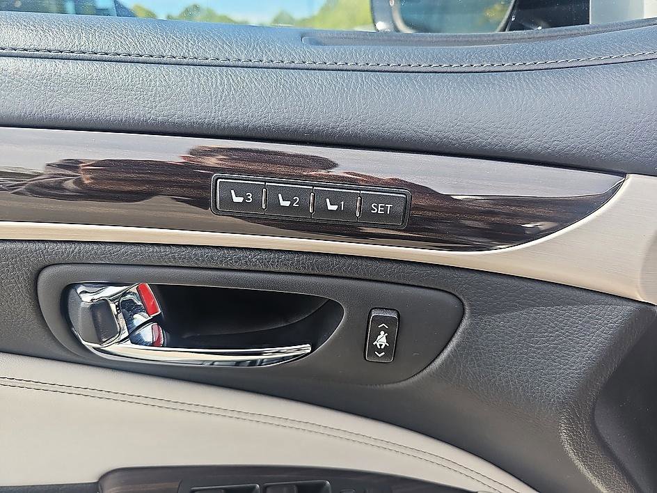 Used 2014 Lexus LS 460 w/ Comfort Package image 11