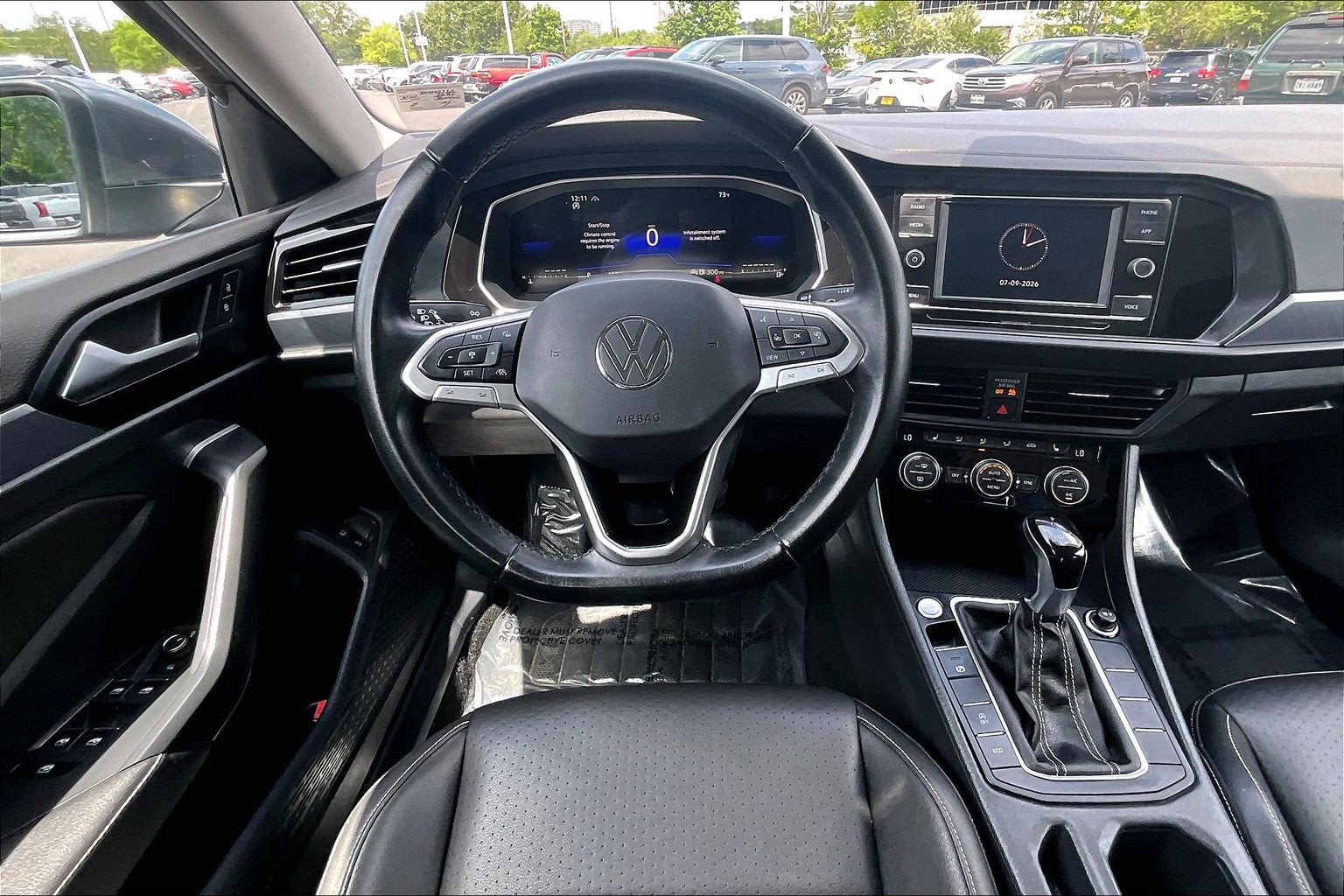 Used 2024 Volkswagen Jetta SE FWD image 5
