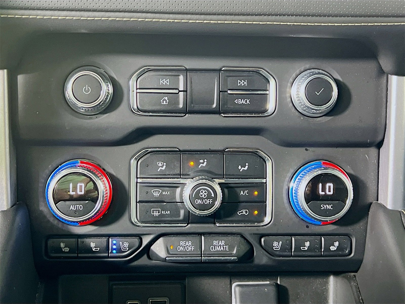 Used 2023 GMC Yukon XL SLT image 18