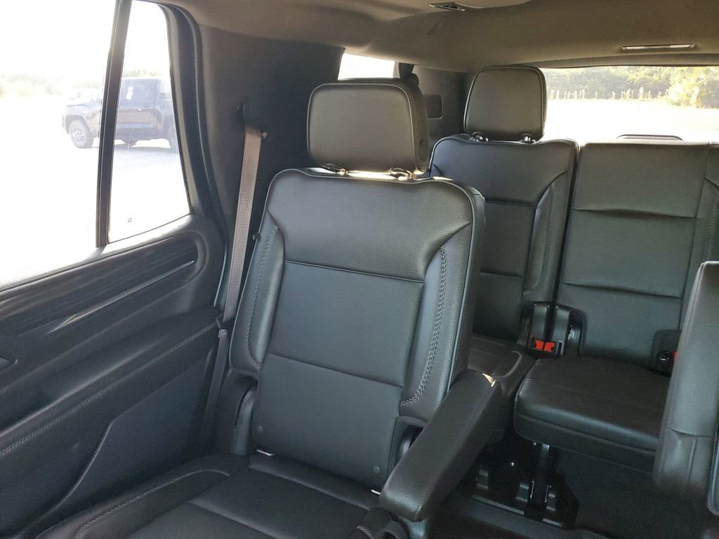 Used 2021 GMC Yukon Denali w/ Denali Ultimate Package image 12