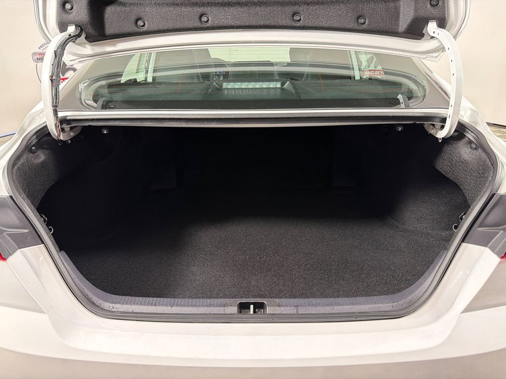 Used 2025 Toyota Camry SE w/ Convenience Package image 18