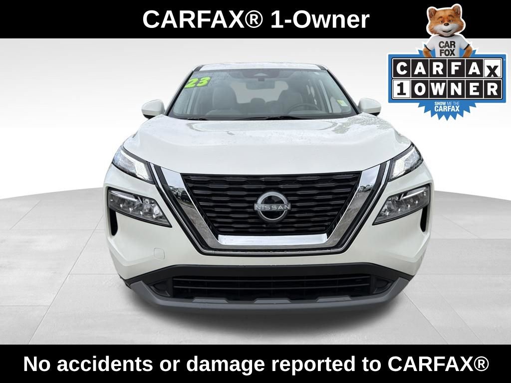 Used 2023 Nissan Rogue SV image 2