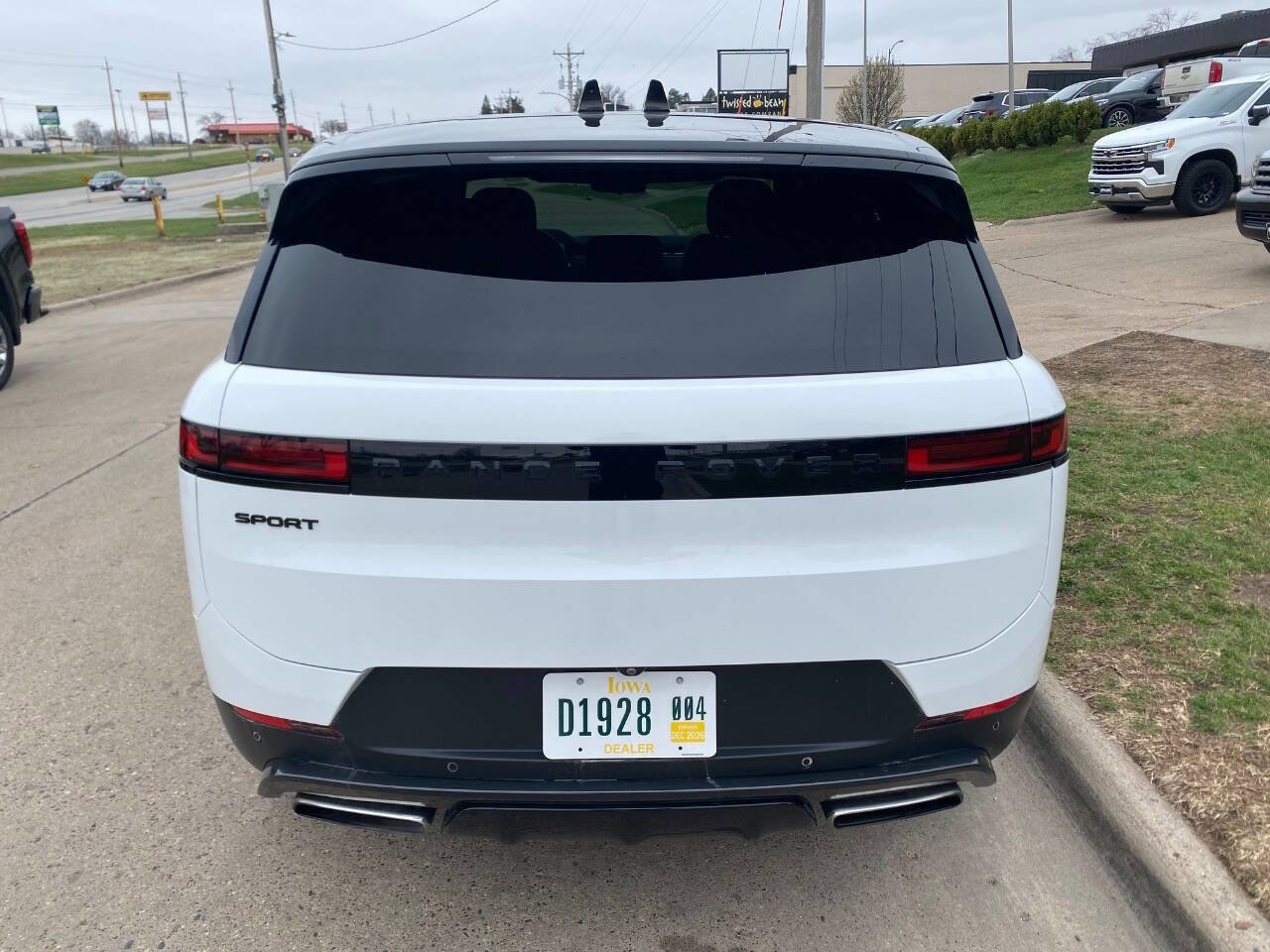 Used 2024 Land Rover Range Rover Sport SE image 4