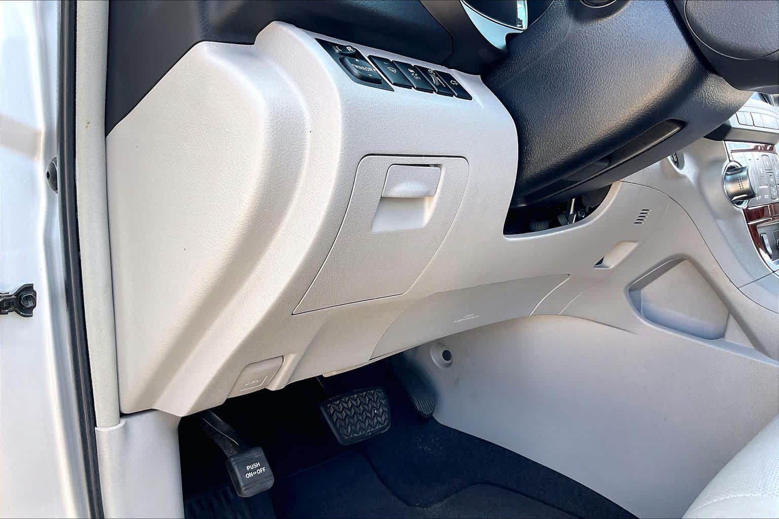 Used 2012 Toyota Highlander Limited w/ Tow Pkg FWD image 28