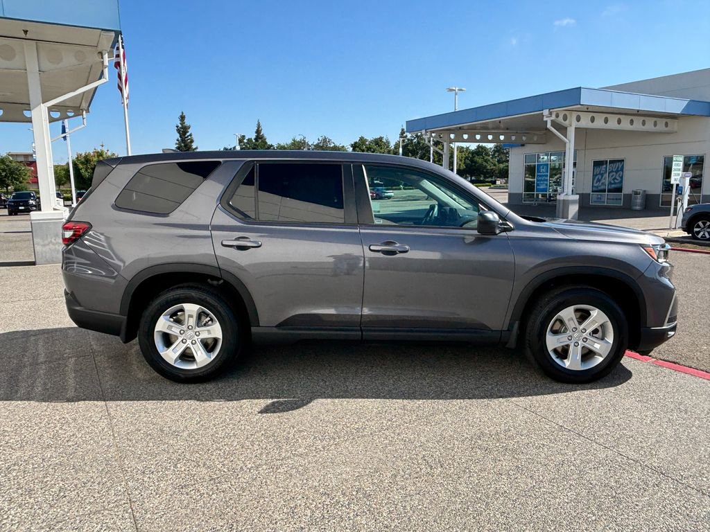 Used 2024 Honda Pilot LX image 4