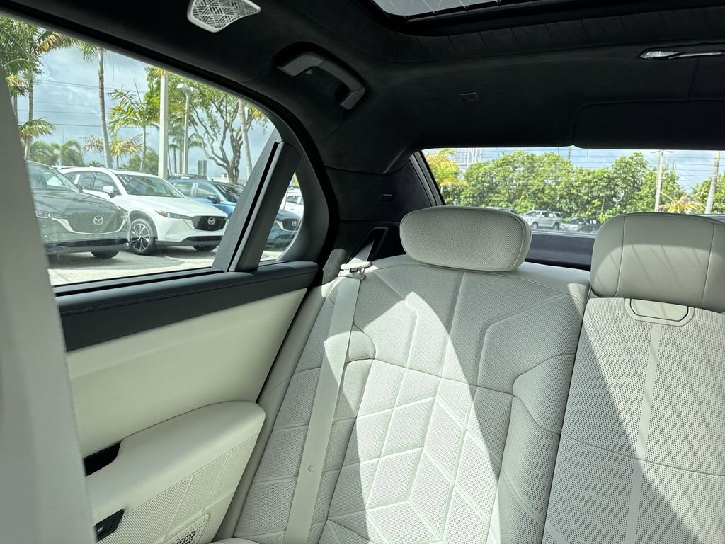 Used 2023 BMW 760i xDrive image 17