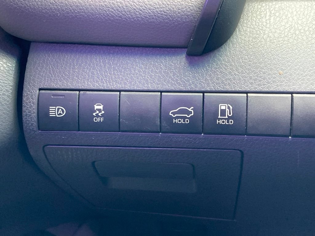 Used 2020 Toyota Camry SE FWD image 11