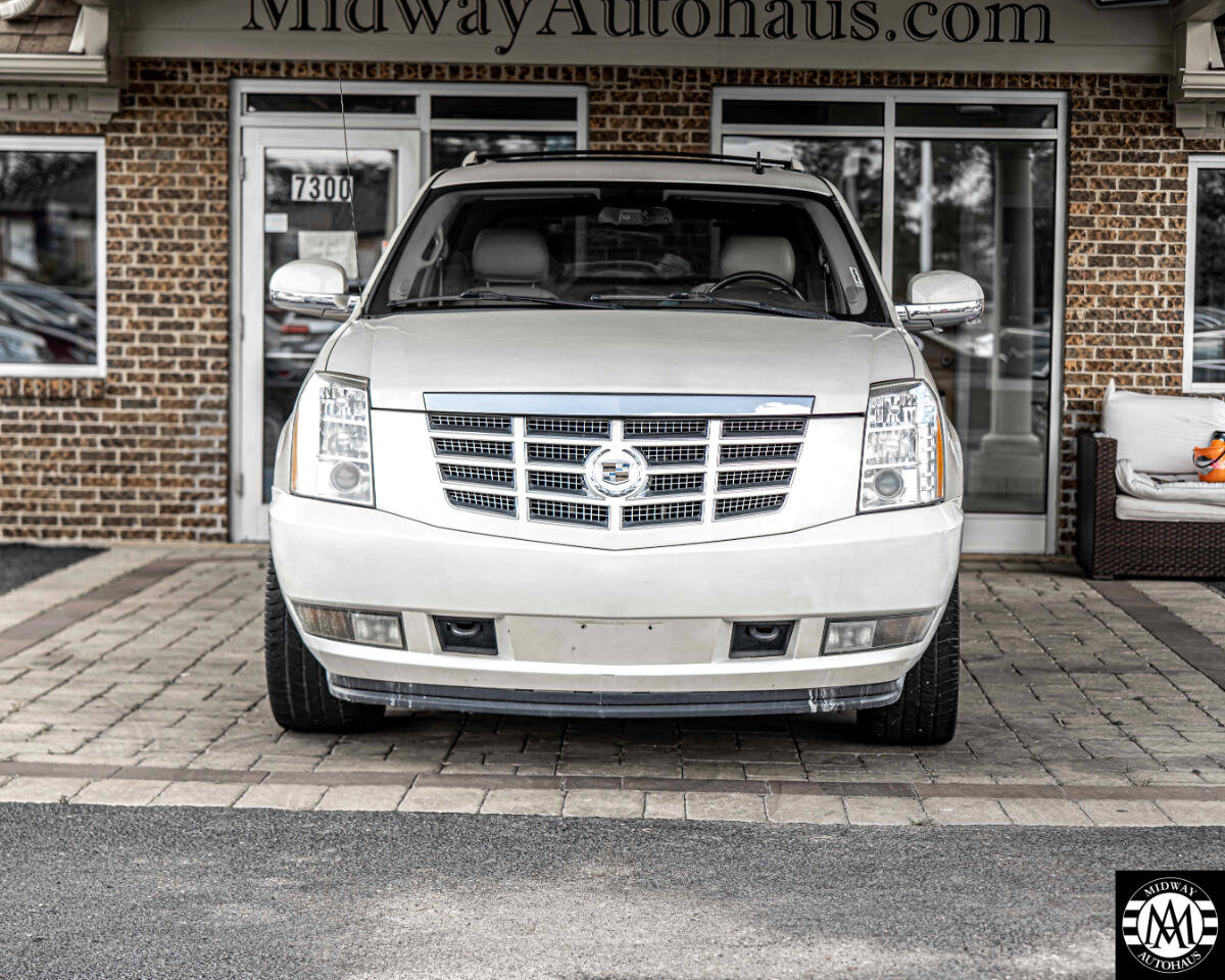 Used 2010 Cadillac Escalade EXT Luxury image 2
