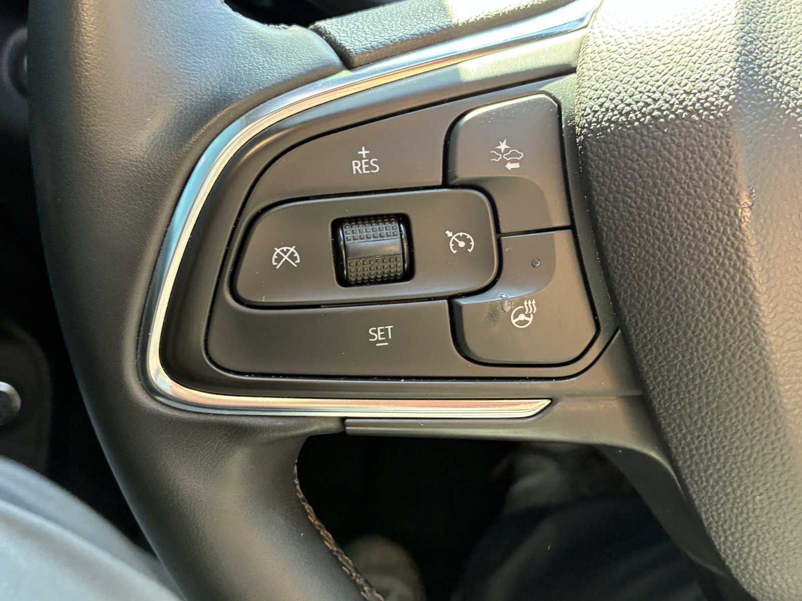 Used 2025 Buick Envista Sport Touring w/ Convenience I Package FWD image 25