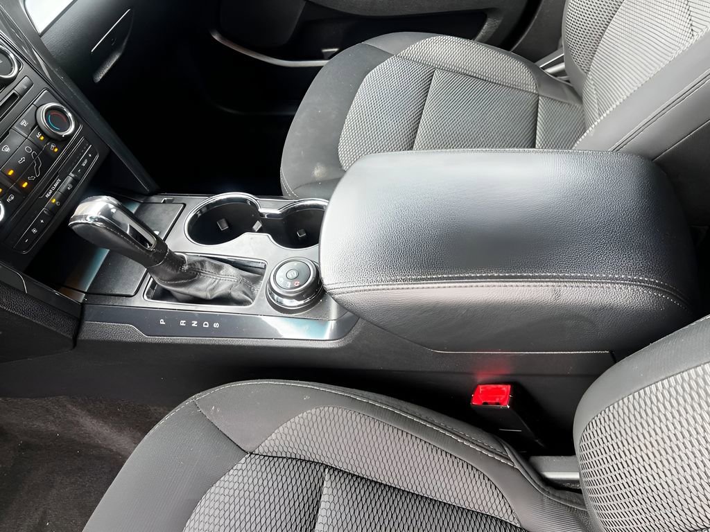 Used 2017 Ford Explorer XLT AWD/4WD image 25