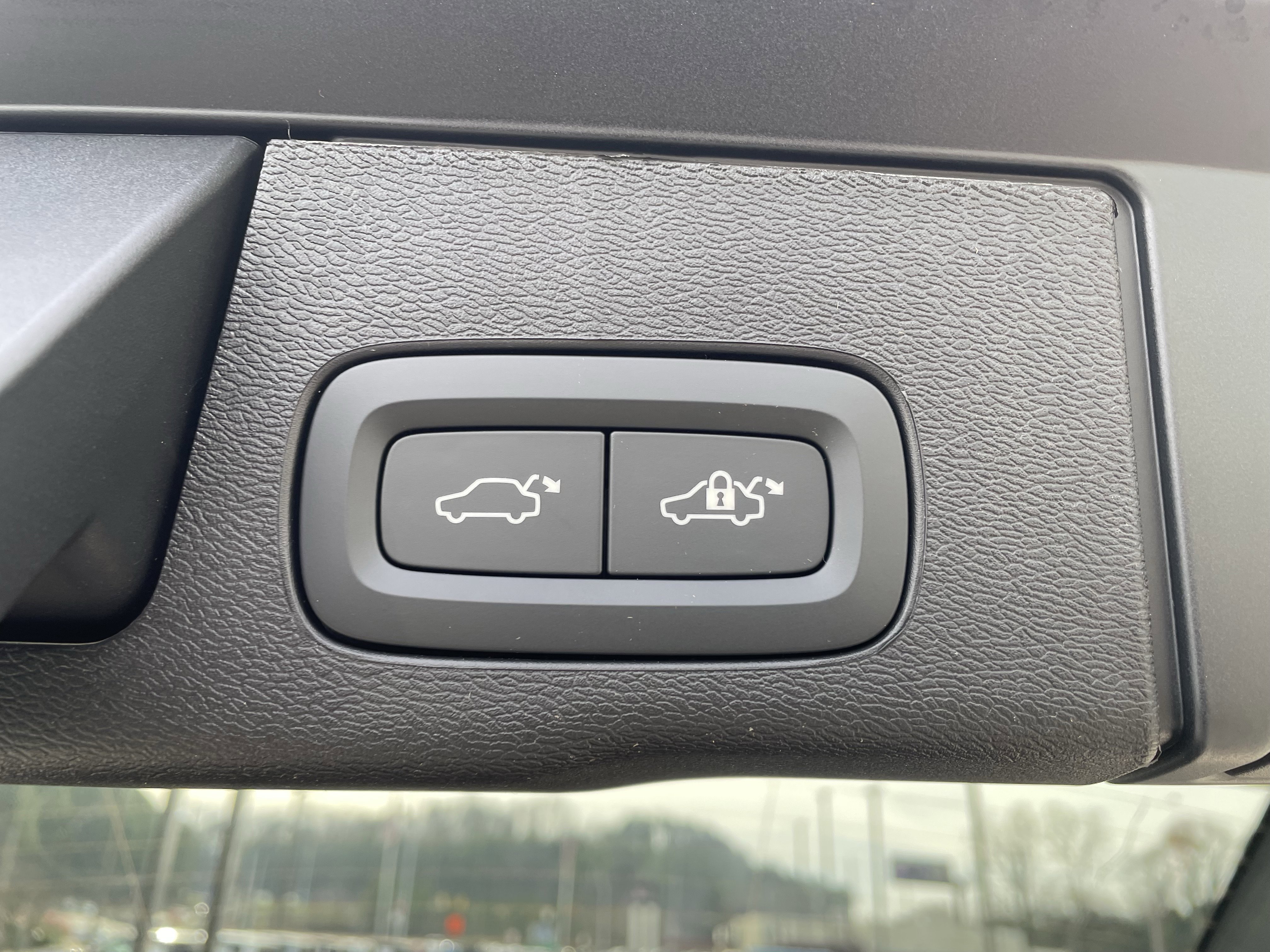 New 2026 Volvo XC60 T8 Core image 10