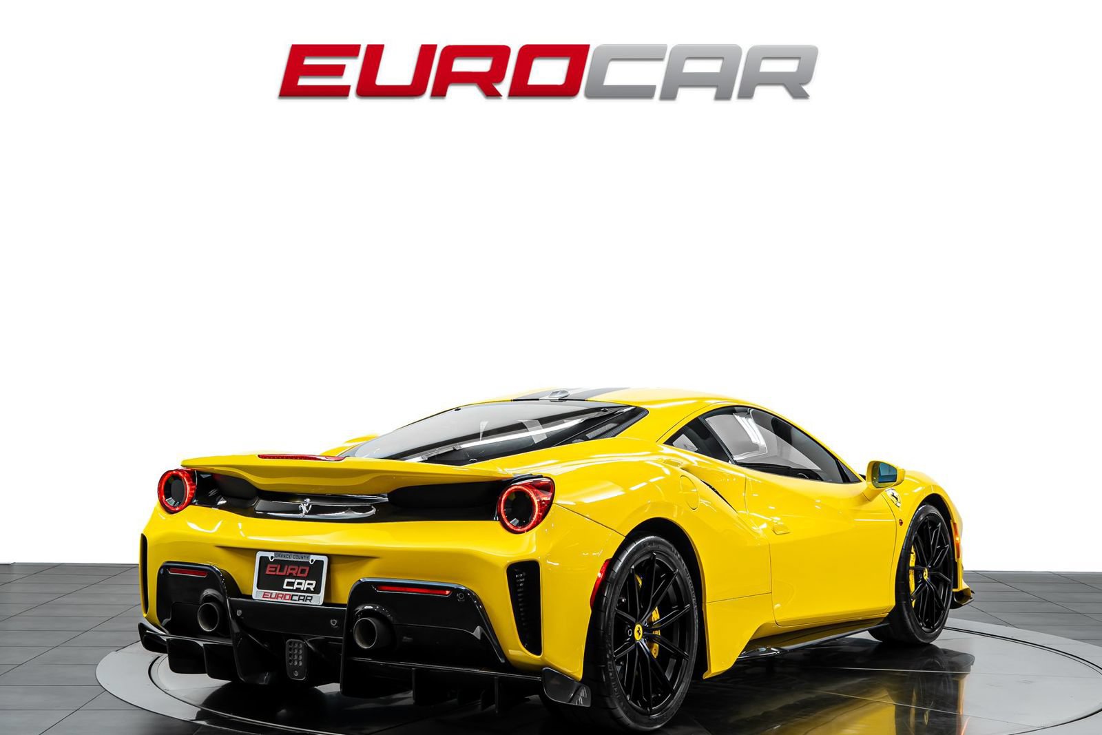 Used 2020 Ferrari 488 Pista Coupe RWD image 5