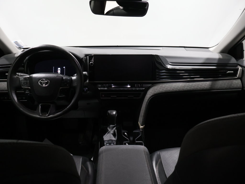 Used 2025 Toyota Camry XLE FWD image 16