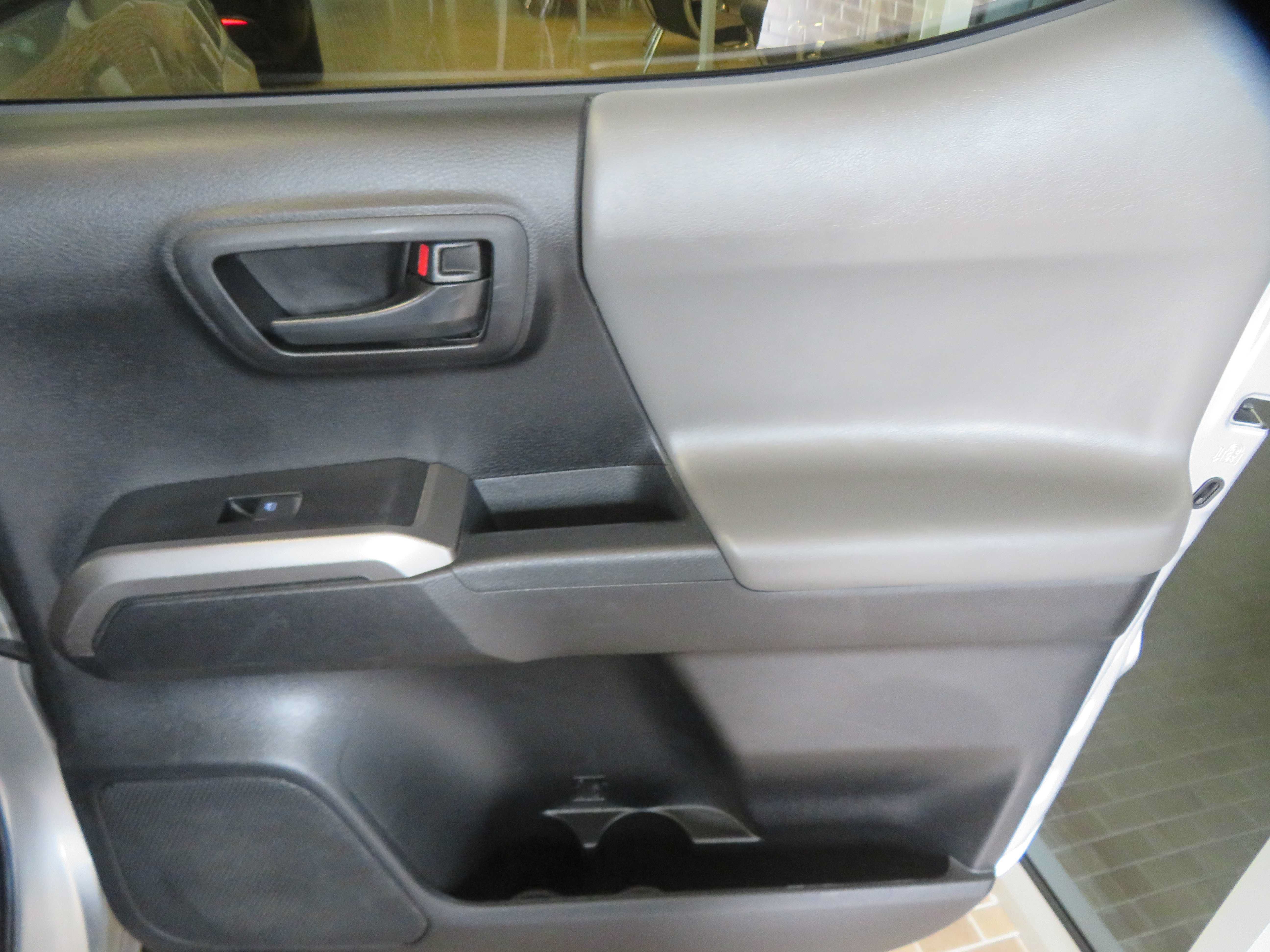 Used 2022 Toyota Tacoma SR5 RWD image 19