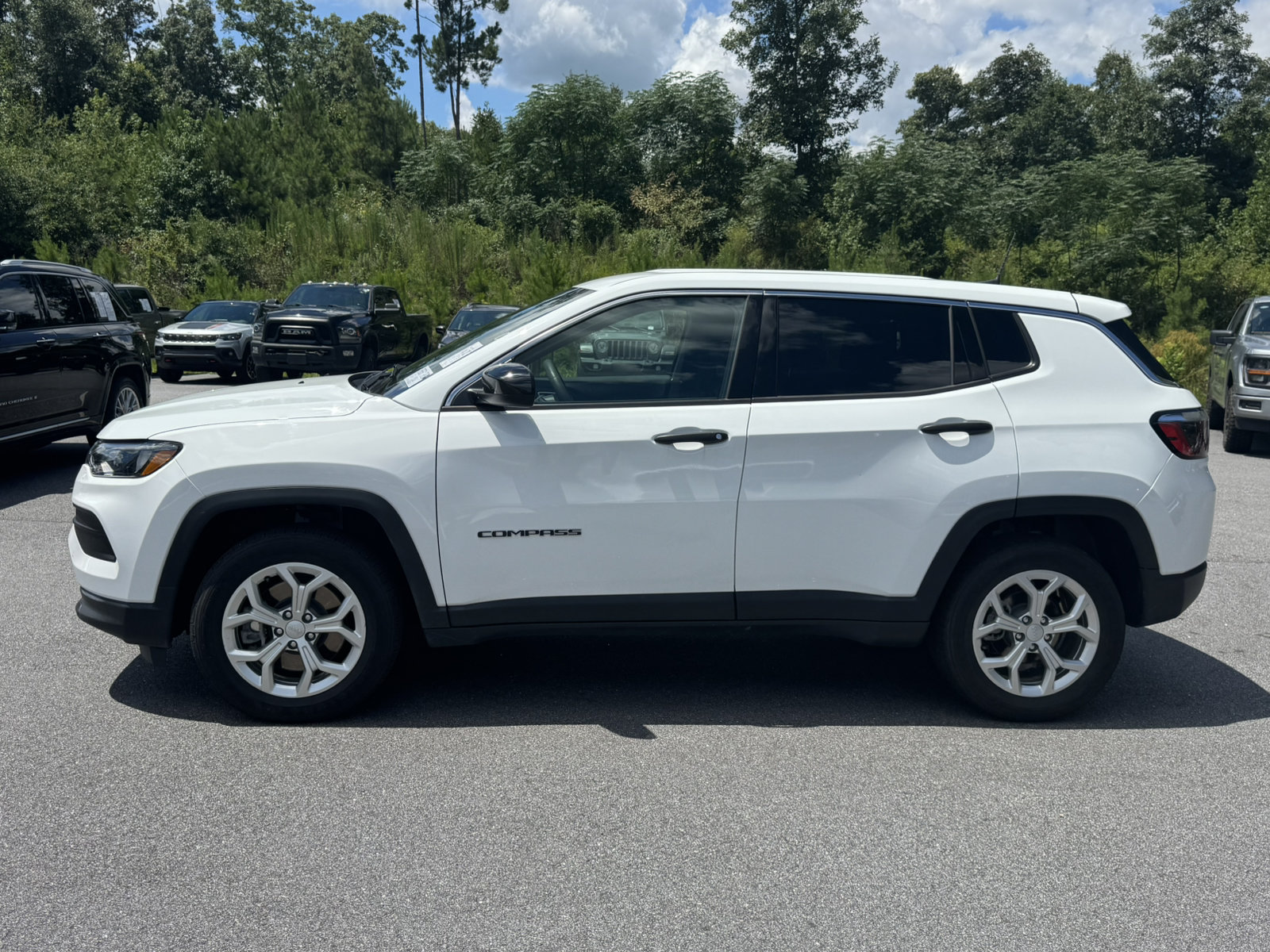 Used 2024 Jeep Compass Sport AWD/4WD image 8