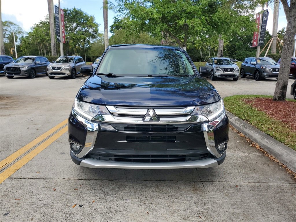 Used 2018 Mitsubishi Outlander ES image 2