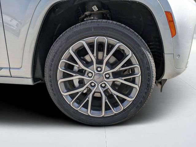 New 2026 Jeep Grand Cherokee L Summit w/ Advanced Protech Group IV AWD/4WD image 10